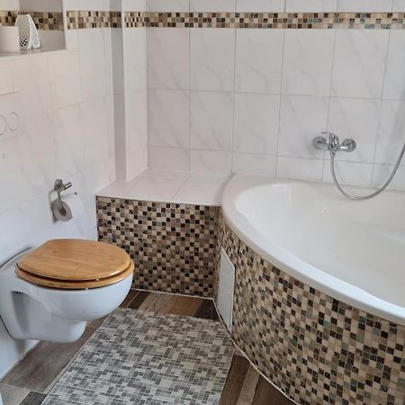 Ferienwohnung Mit Individueller Ausstattung - Jedes Zimmer Ist Anders Erfurt Extérieur photo