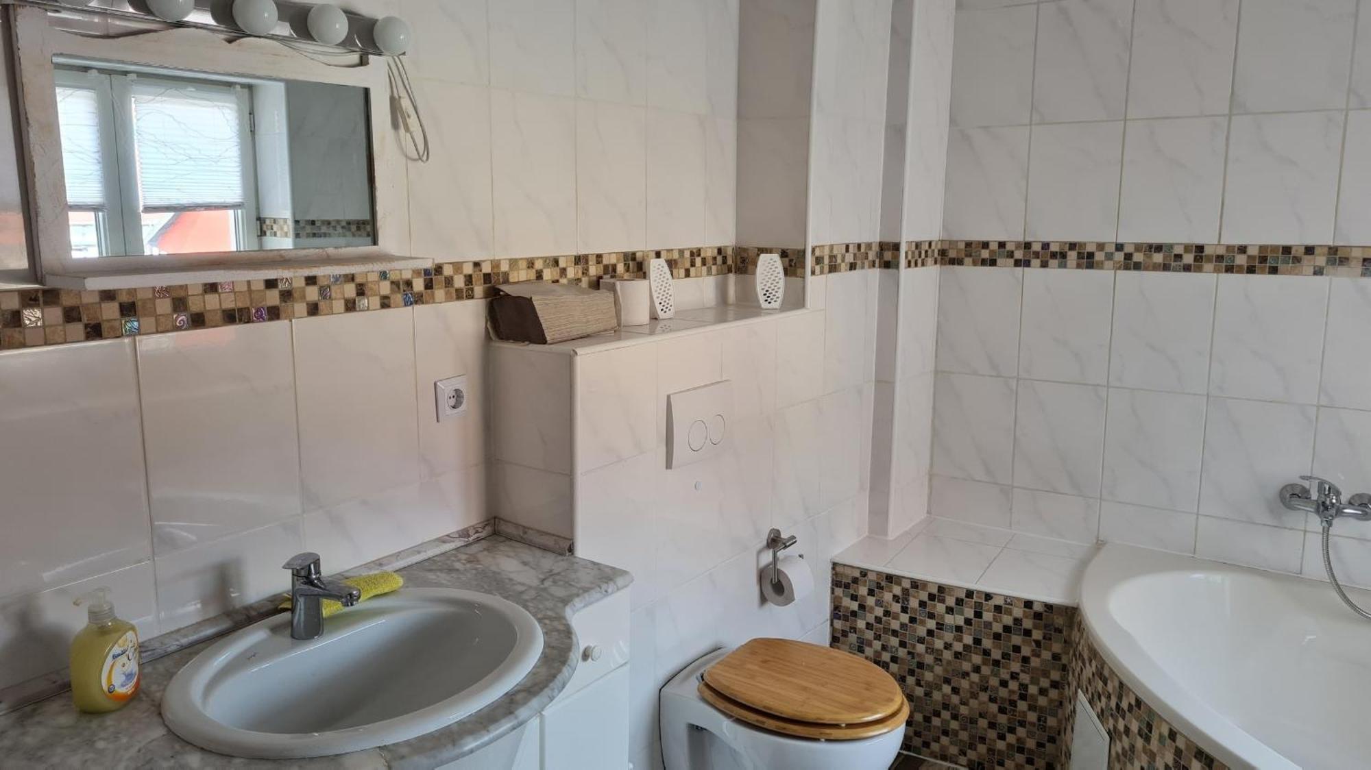 Ferienwohnung Mit Individueller Ausstattung - Jedes Zimmer Ist Anders Erfurt Extérieur photo